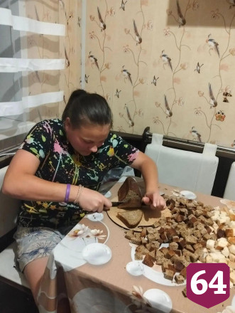Саратовские хозяйки заготовили для фронта кашу из четырех круп с грибами