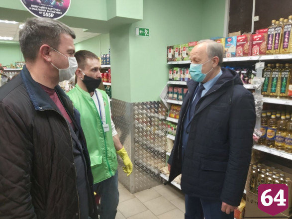 Саратовский губернатор проверил работу магазинов во время эпидемии коронавируса