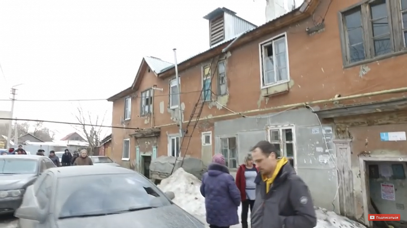 Жильцы разрушающегося дома в Елшанке боятся погибнуть под завалами