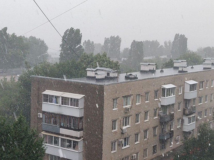 На Саратов обрушился ливень с градом