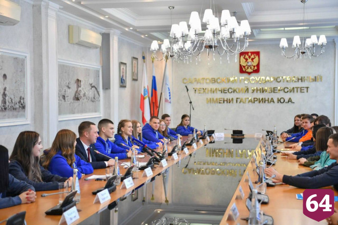 Саратовский губернатор рассказал студентам о любви к сопромату