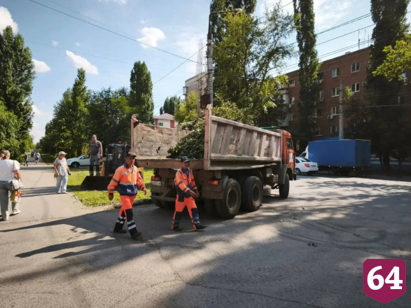 В Энгельсе владельцев магазинов обязали убрать территории