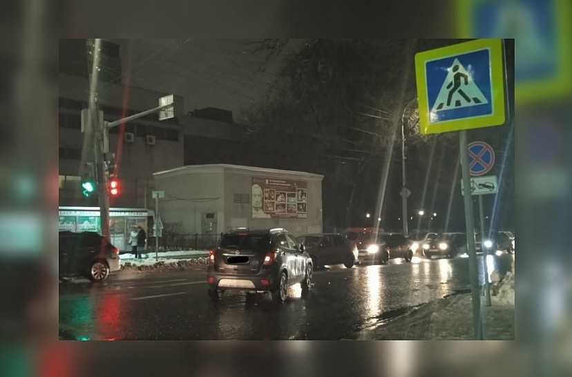 В Саратове на Астраханской иномарка сбила женщину 