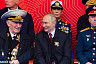На трибуне с Владимиром Путиным находится Герой России из Саратовской области Людмила Болилая