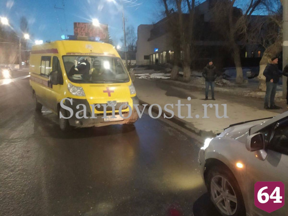 В Саратове врачи реанимировали пешехода после наезда иномарки