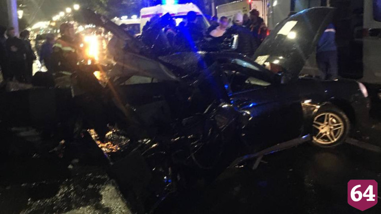 Пять человек покалечились в ДТП со столбом в Саратове