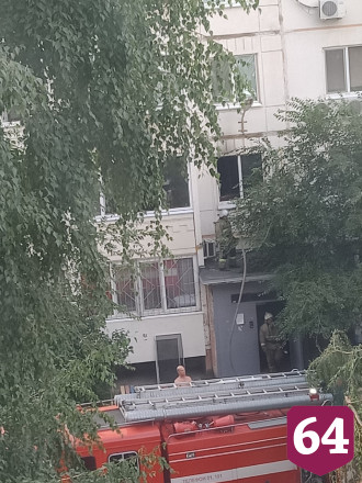 Пожарные отбили от огня квартиру в многоэтажке