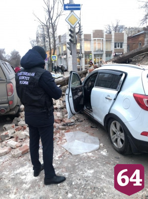 Прораба осудят за рухнувший в Саратове на иномарку дом