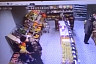 Супруги пытались вывезти из «Пятерочки» тележку продуктов и попались
