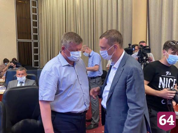 Радаев потребовал не допускать сбоев при выплатах медикам 