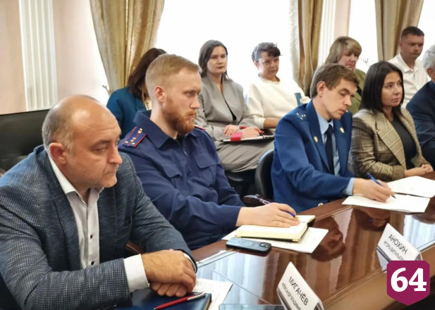 В Энгельсе создали рабочую группу по  поиску источника неприятного запаха 