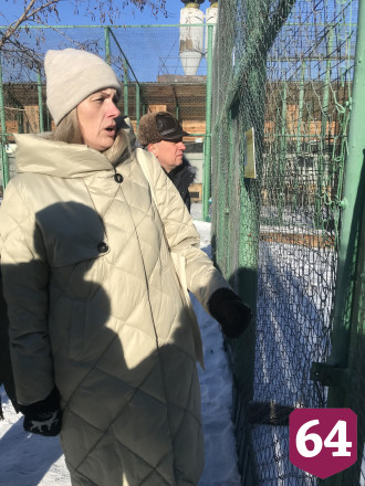 В саратовском парке медведь спит зимой под одеялами