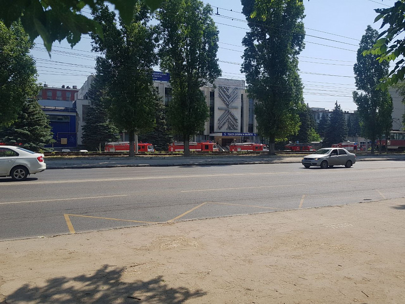 В Саратове 10 пожарных расчетов выезжали на тушение завода «Тантал»