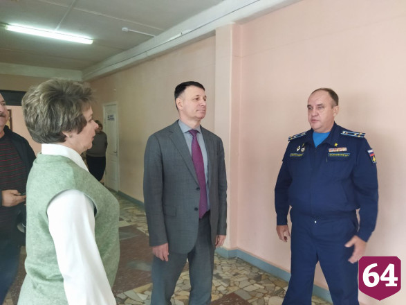 Зампред проверил температуру в школах 