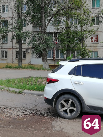 Горожане сняли побег женщины из квартиры по одеялу