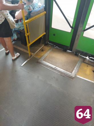В Саратове пассажиров автобуса обматерили за просьбу убрать мусор