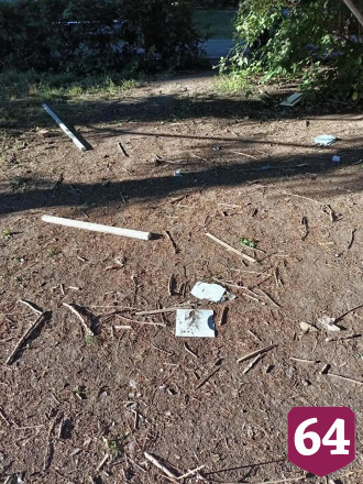 Саратовцы жалуются на мусор и самодельный навес в сквере Борцам революции 