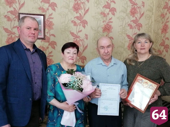 Саратовские супруги подружились в детстве и прожили в браке 50 лет