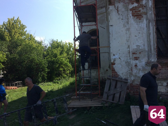 Саратовцы самостоятельно восстанавливают старинный храм в селе Лох