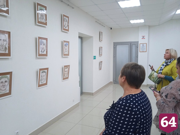 В Саратове открылась выставка живописных портретов участников СВО