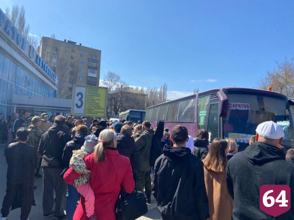 В Саратове под марш «Прощание славянки» проводили бойцов СВО