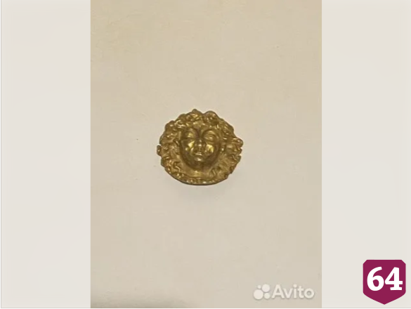 Саратовец продает за миллион найденное в Волге украшение 