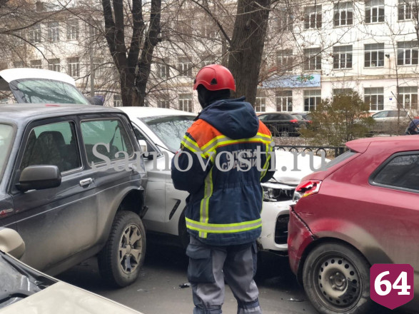 В центре Саратова столкнулись 9 машин