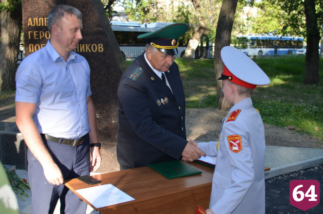 В Саратове торжественно открыли Аллею героев-пограничников