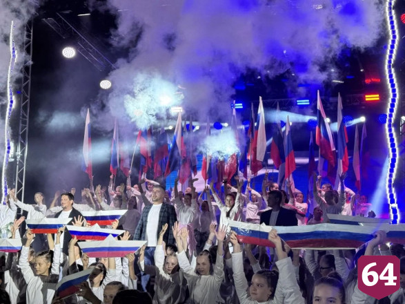 День города в Энгельсе отметили премьерой мюзикла и световым шоу