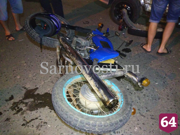 Подростки на мотоцикле разбились в ДТП с легковушкой под Саратовом
