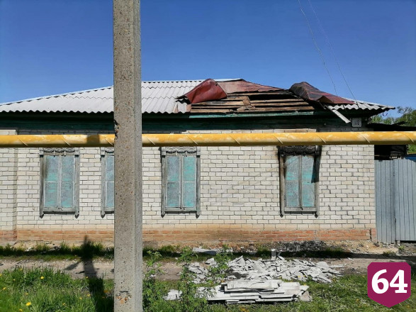 Неизвестный спалил дом на улице Центральной