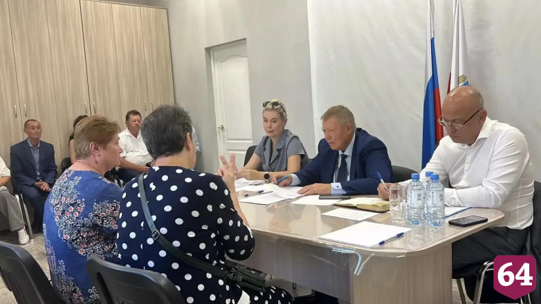 Саратовский депутат Госдумы более 5 часов принимал граждан по проблемам ЖКХ