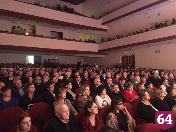 Губернатор поздравил саратовцев с Днём народного единства 