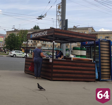 На Привокзальной площади продавцы массово игнорируют масочный режим 