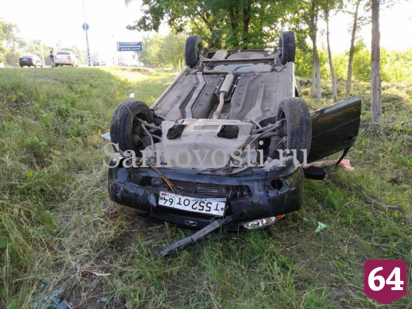 Пьяный водитель сбежал от врачей после ДТП под Саратовом