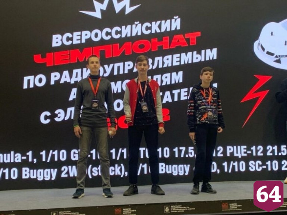Саратовских школьников наградили за модели гоночных машин 