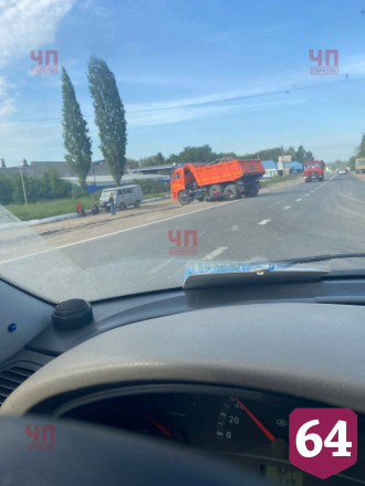 В Саратове мотоциклист покалечился в ДТП с КамАЗом