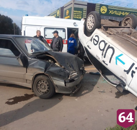 Озвучены подробности ДТП с перевернувшимся на крышу такси