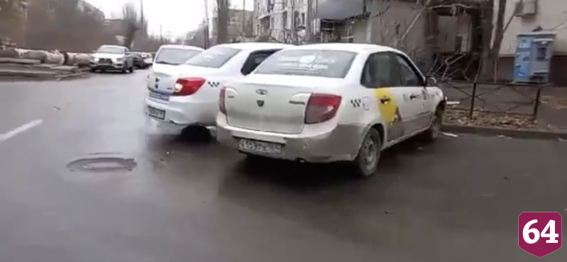 В Саратове таксисты не поделили перекресток