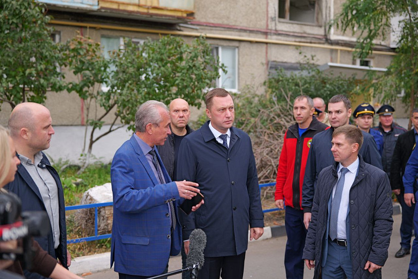 В Саратове у поврежденных БПЛА домов развернули оперативный штаб