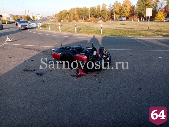 В ДТП на окраине Саратова разбился молодой байкер