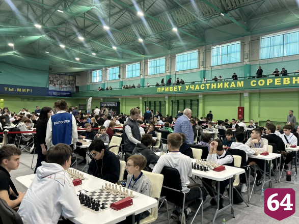 Саратовские школьники разыгрывают Кубок губернатора по шахматам