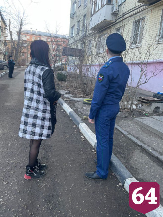 В Саратове 3-летняя девочка упала с 4-го этажа