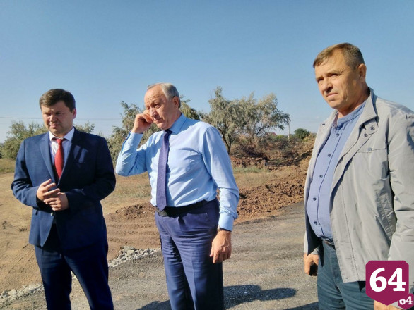 Саратовский губернатор припугнул дорожников жителями с палками 