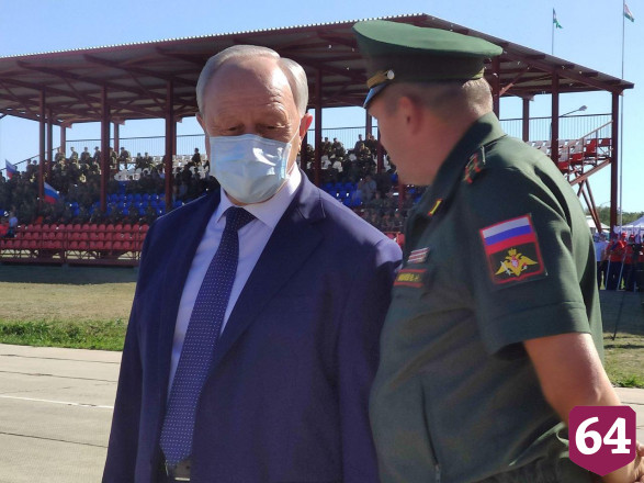 Под Саратовом наградили мастеров артиллерийского огня 