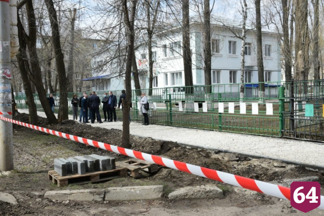 Исаев не намерен смешить горожан пеньками в асфальте