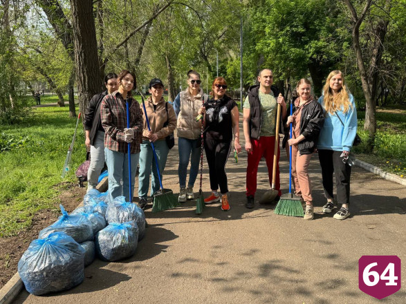 В Саратове на субботник вышли 10 тысяч человек