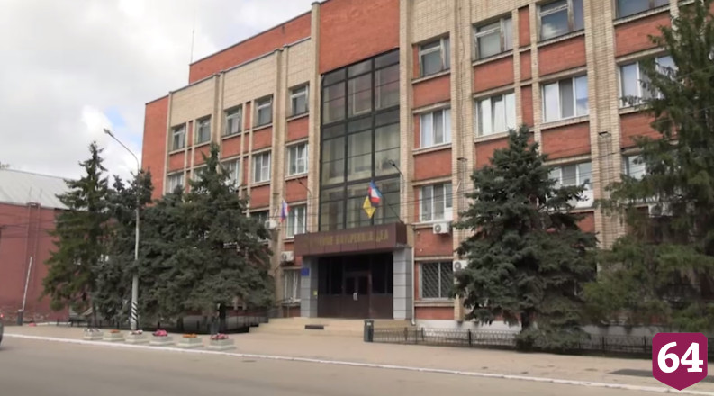Пожилые супруги из Энгельса отдали курьерам мошенников более 3 миллионов