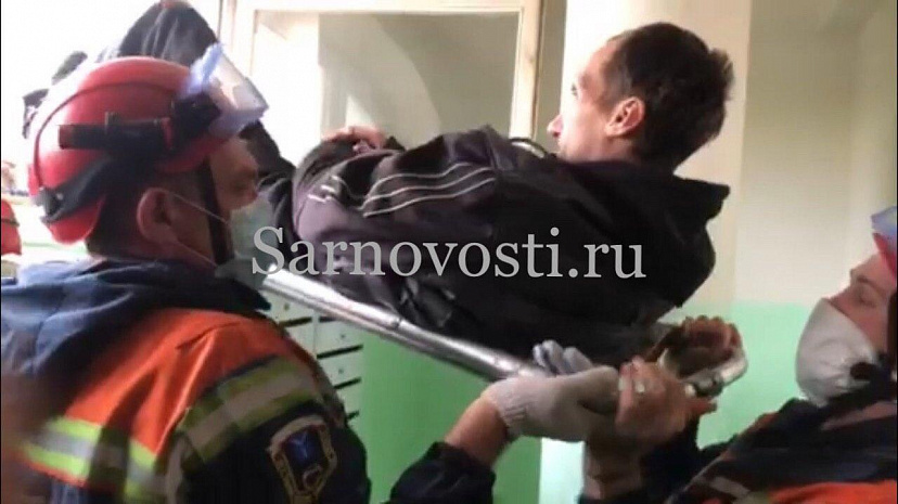 Саратовец пытался нарушить самоизоляцию прыжком с балкона