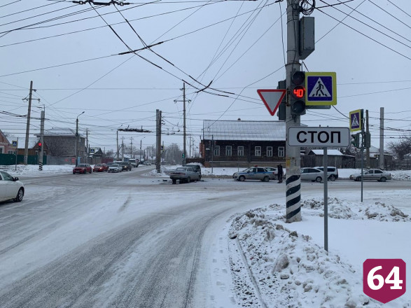 В лобовом ДТП под Саратовом пострадали двое